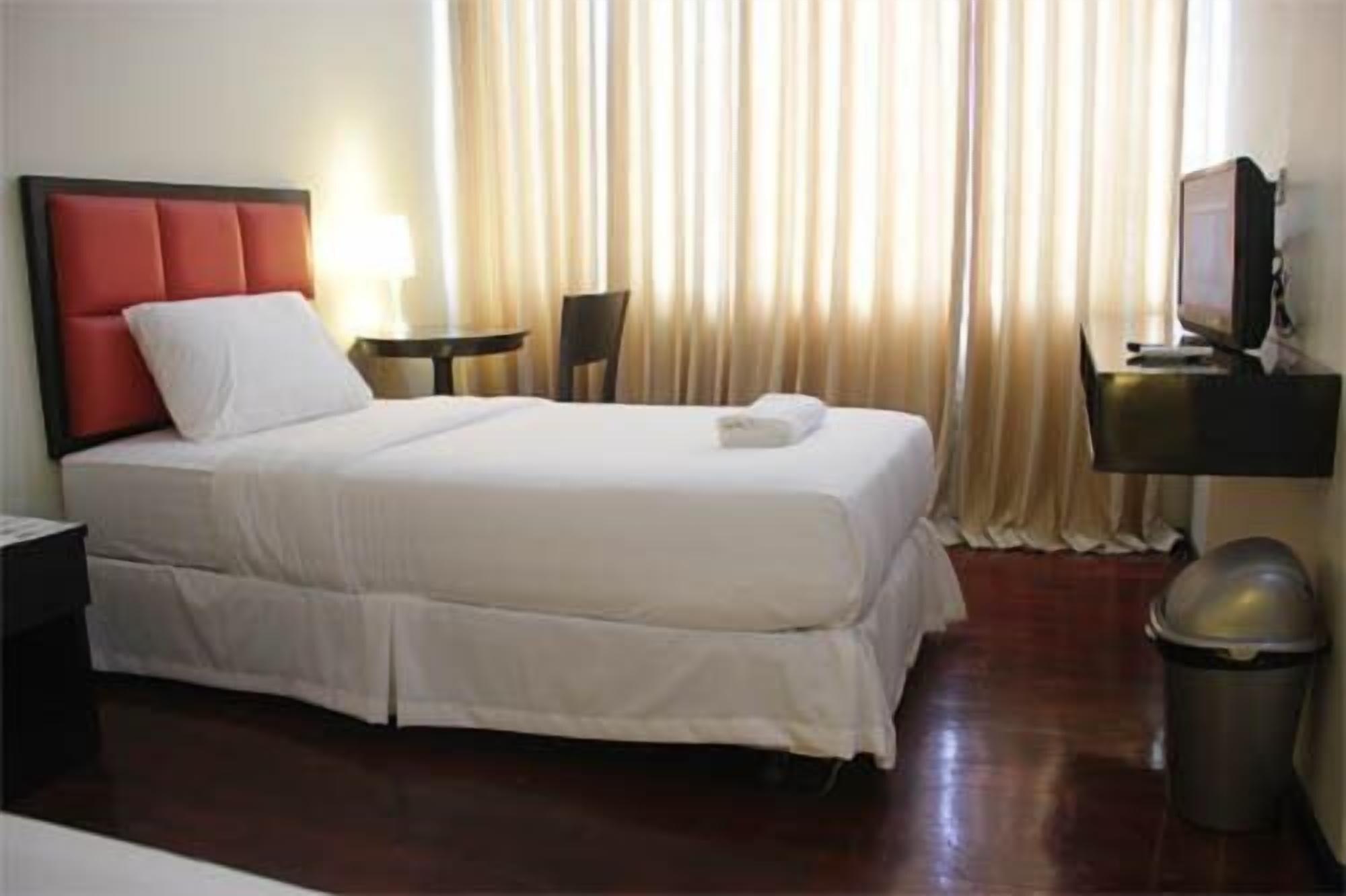 Arabelle Suites Tagbilaran City Ngoại thất bức ảnh